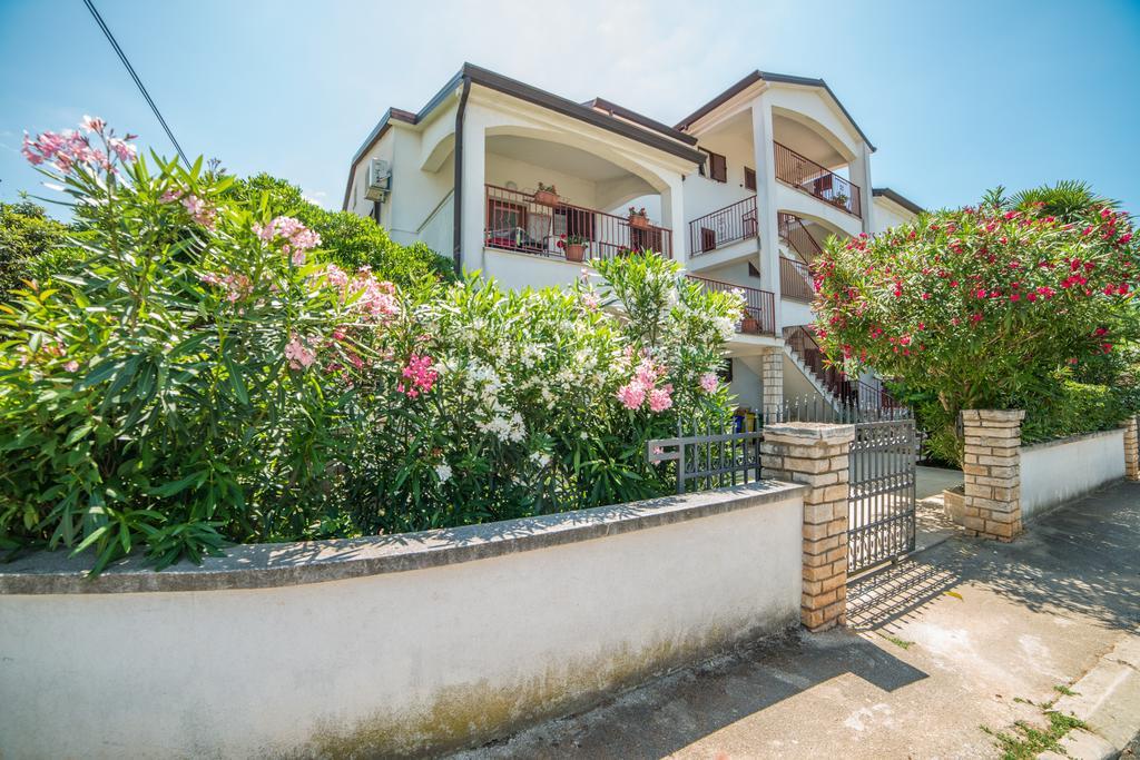 Guest House Marica ロヴィニ エクステリア 写真