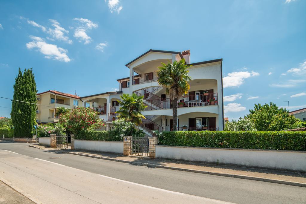 Guest House Marica ロヴィニ エクステリア 写真